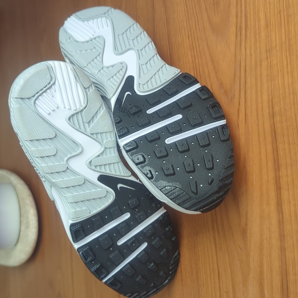 Nike Air Max White and Black Sneakers - Picture 11 of 15